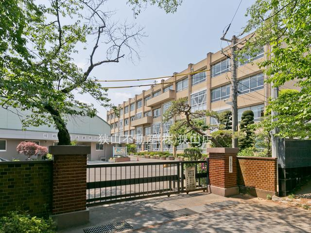 川越市立大東中学校まで、約1571m