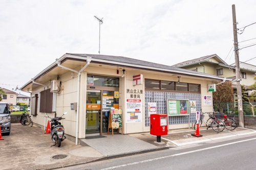 狭山北入曽郵便局まで、約262m