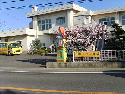 金剛幼稚園まで、約447m