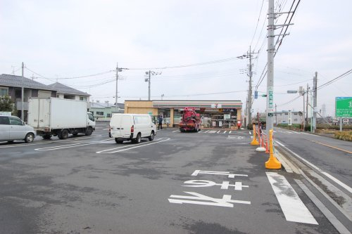 セブンイレブン 狭山水野月見野店まで、約896m