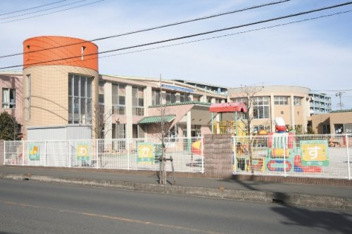 若杉幼稚園まで、約1462m