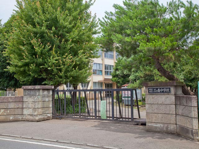 市立三ヶ島中学校まで、約1367m