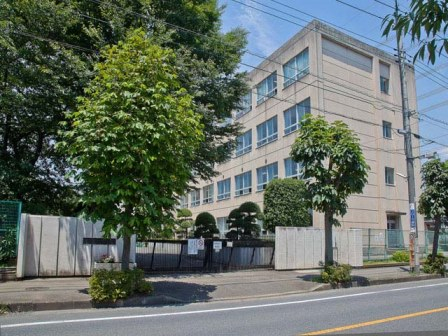 狭山市立柏原中学校まで、約352m