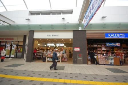 カルディコーヒーファーム エミオ狭山市店まで、約628m