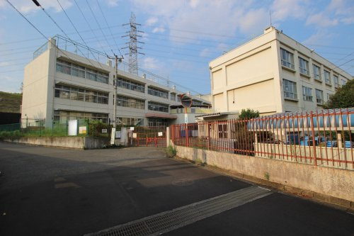 狭山市立柏原小学校まで、約676m