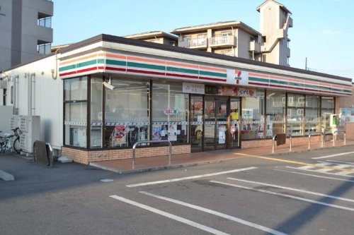 セブンイレブン 入間市野田店まで、約425m