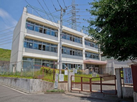 狭山市立柏原小学校まで、約459m