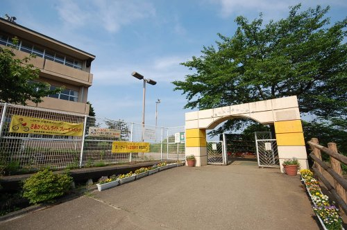 美杉台小学校まで、約464m