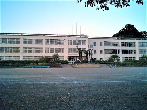 飯能市立第一小学校まで、約1423m