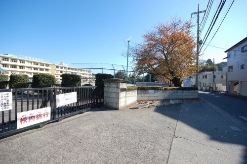 仏子小学校まで、約482m