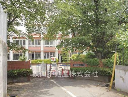 狭山市立富士見小学校まで、約868m