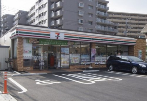 セブンイレブン 入間豊岡東店まで、約798m