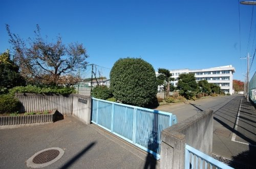 入間市東町中学校まで、約581m