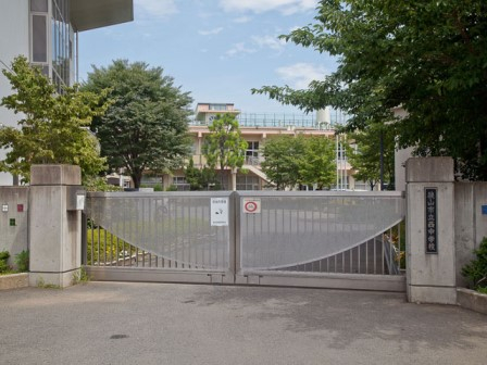 狭山市立西中学校まで、約640m
