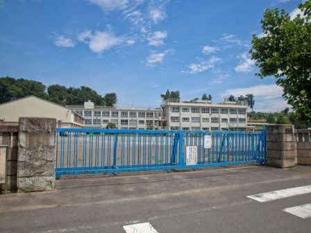 狭山市立水富小学校まで、約640m