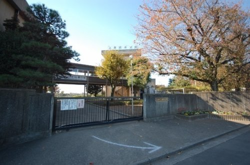 入間市立藤沢中学校まで、約177m