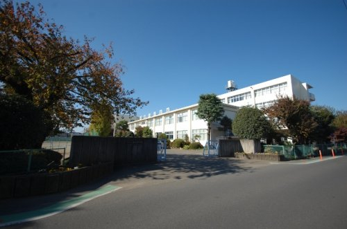 藤沢中学校まで、約1017m