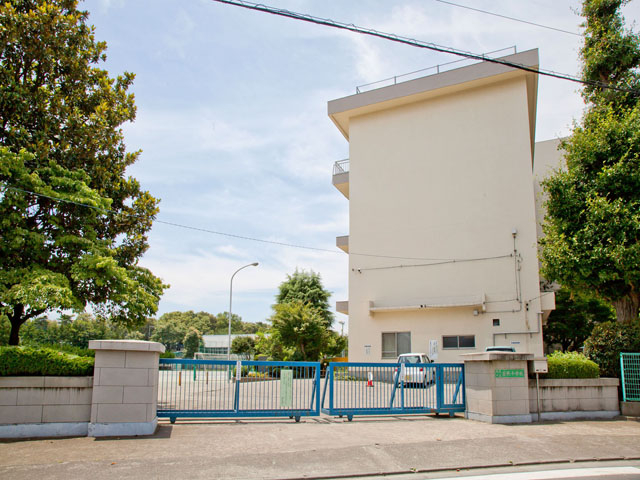 所沢市立若狭小学校まで、約639m