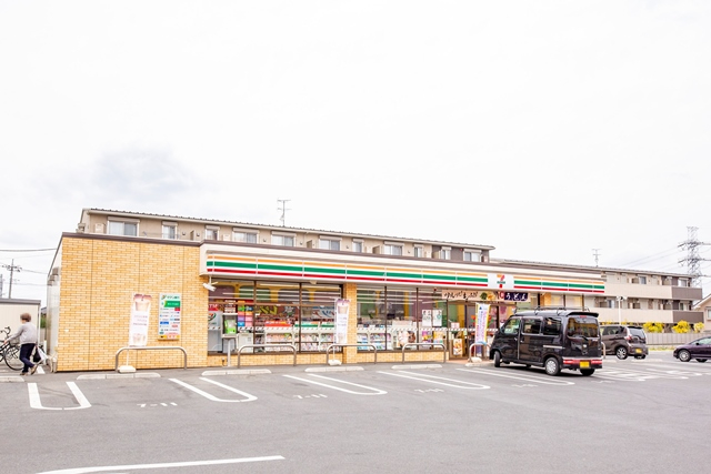 セブンイレブン 狭山富士見東店まで、約653m