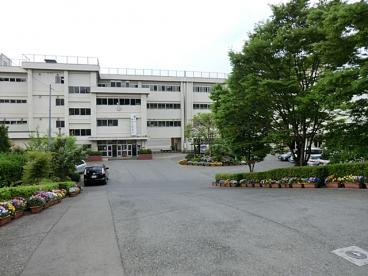 飯能市立西中学校まで、約990m