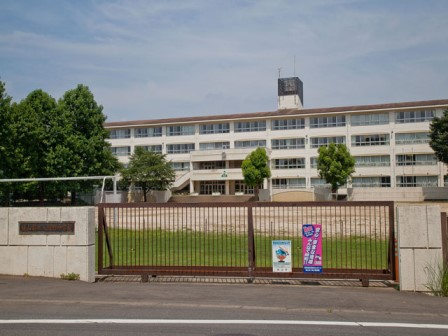 狭山市立入間野中学校まで、約850m