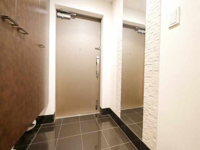 玄関は高級感ある仕様となります。