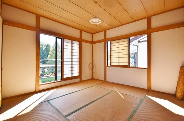 日本らしい落ち着いた雰囲気の和室です