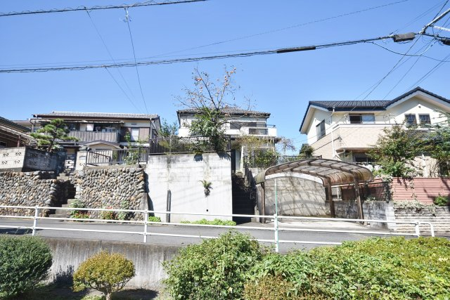 落ち着いた雰囲気の外観です