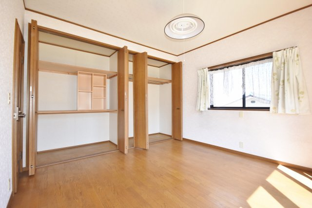個人の部屋や寝室として使える洋室です