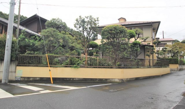 落ち着いた雰囲気の外観です