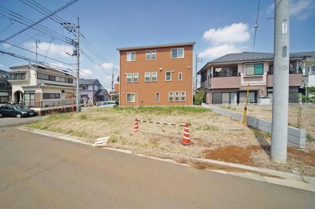 西武新宿線「狭山市」駅より徒歩9分の立地に4区画の新たな分譲地が誕生。東南×南西の角地で、日当たり良好です。スーパーやドラッグストアなどが徒歩圏内に揃う、子育て世代にうれしい住環境です。