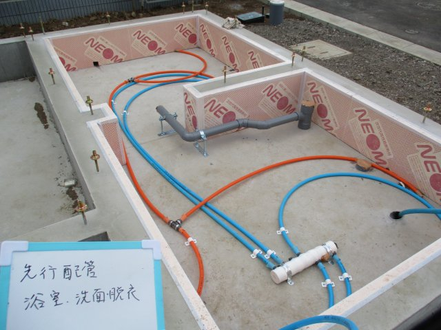 ヘッダー方式給水を採用しているため、メンテナンスが容易に。さらに水量も安定するメリットがあります。