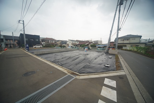 【現地土地】 西武新宿線「新狭山」駅まで徒歩7分に立地しており、通勤通学に便利なロケーションです♪ 現地(2021年8月)撮影