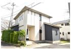 ２階リビングでプライバシーと日当たりに溢れる住まい　収納充実